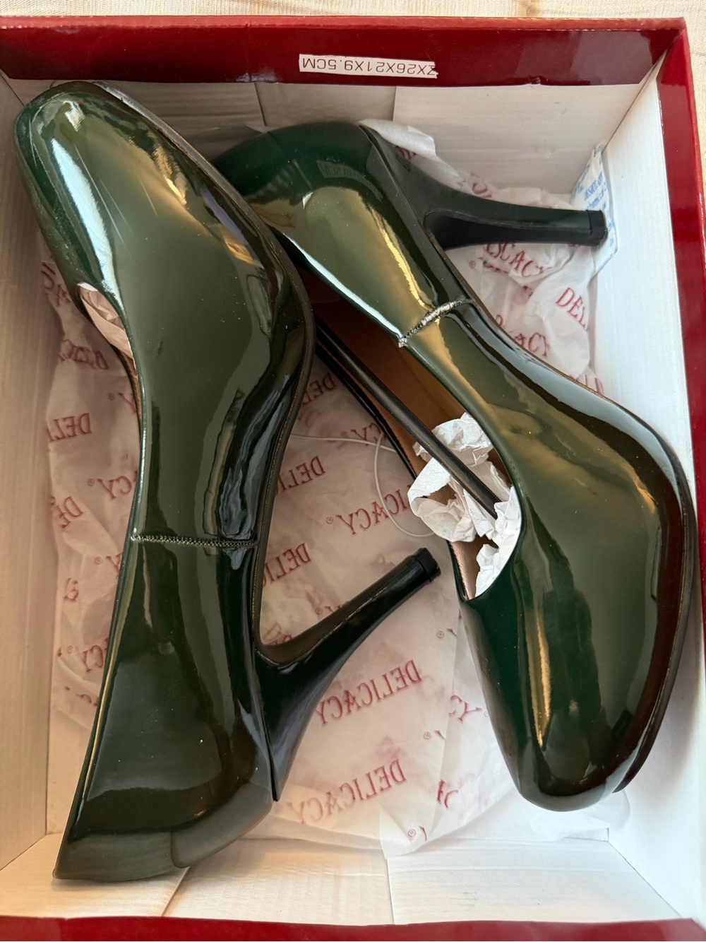 EUC Like new Delicacy olive green pat heels. Size 6 1/2. - Picture 4 of 9